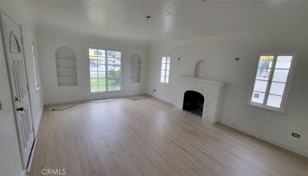 3145 N E St - Photo 2 of 8