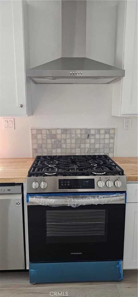 3145 N E St - Photo 7 of 8