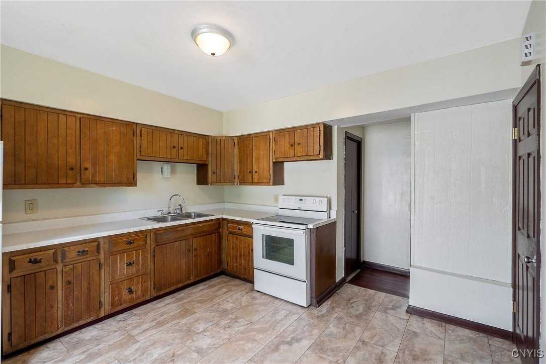 167 W 1st St N - Photo 4 of 16