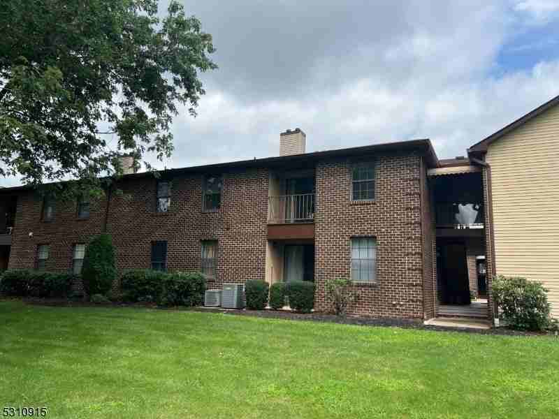 18C Foxhall - Photo 2 of 21