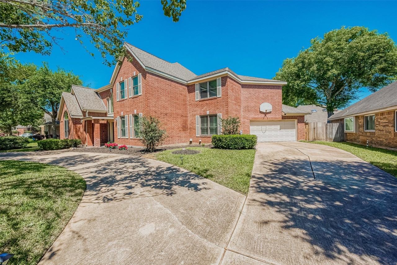 2214 Old South Dr - Photo 2 of 50