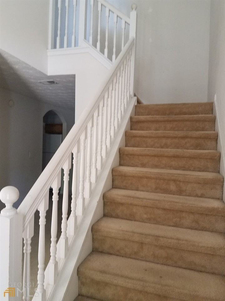 11186 James Madison Dr - Photo 5 of 11