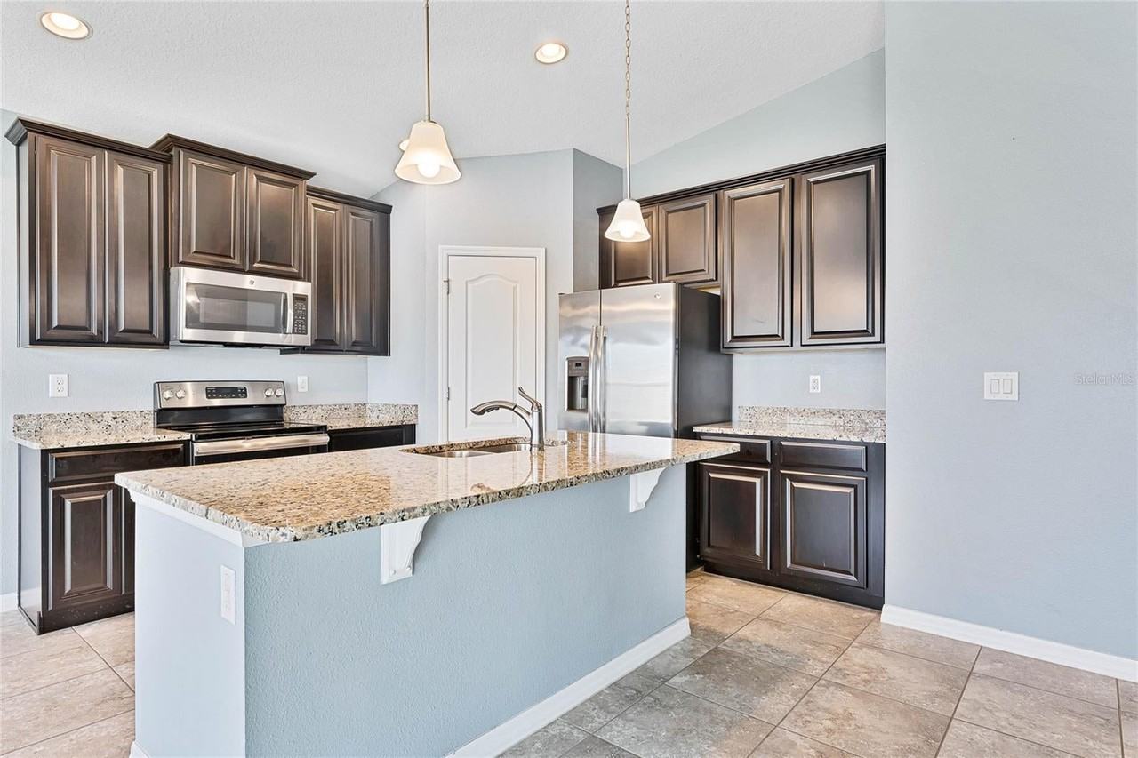 176 Whirlaway Dr - Photo 2 of 18