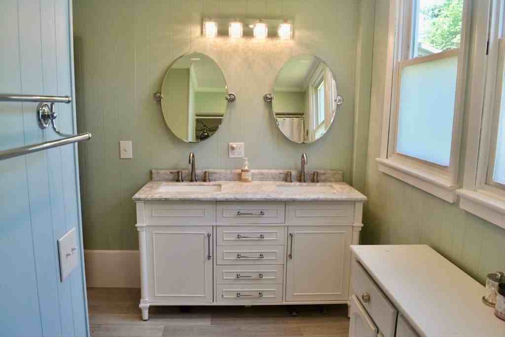 8 Main St - Photo 3 of 4