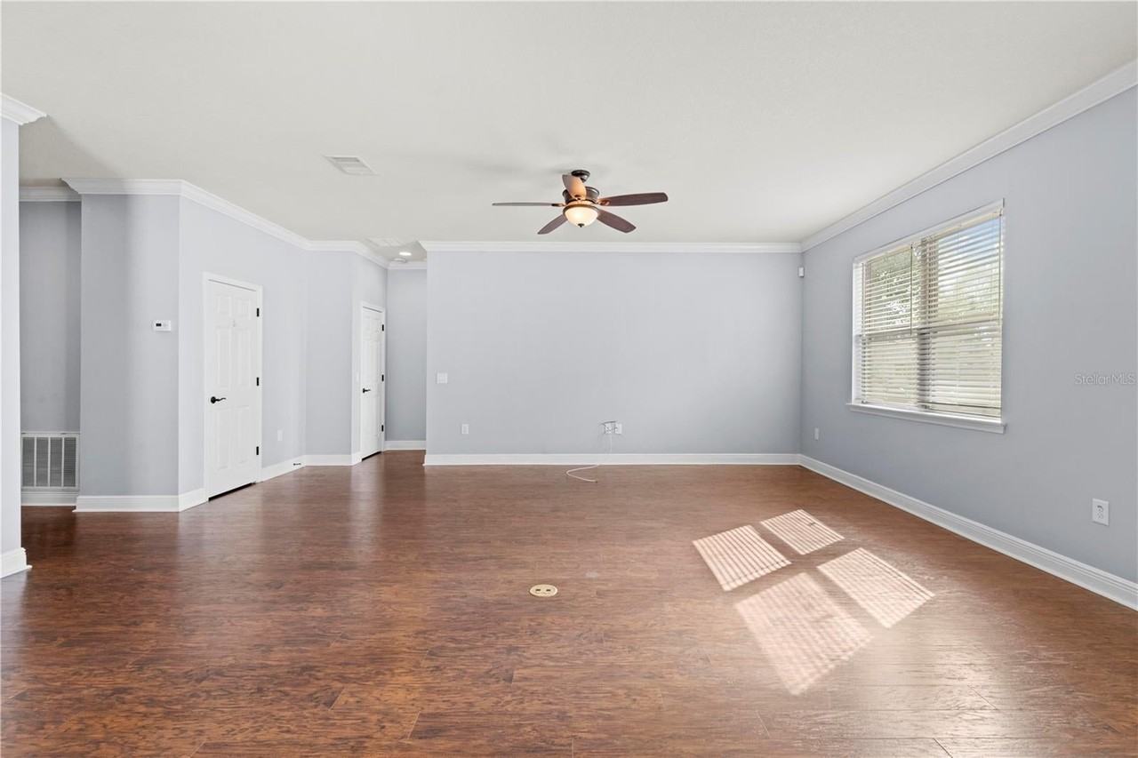 15253 Stone House Dr - Photo 3 of 34