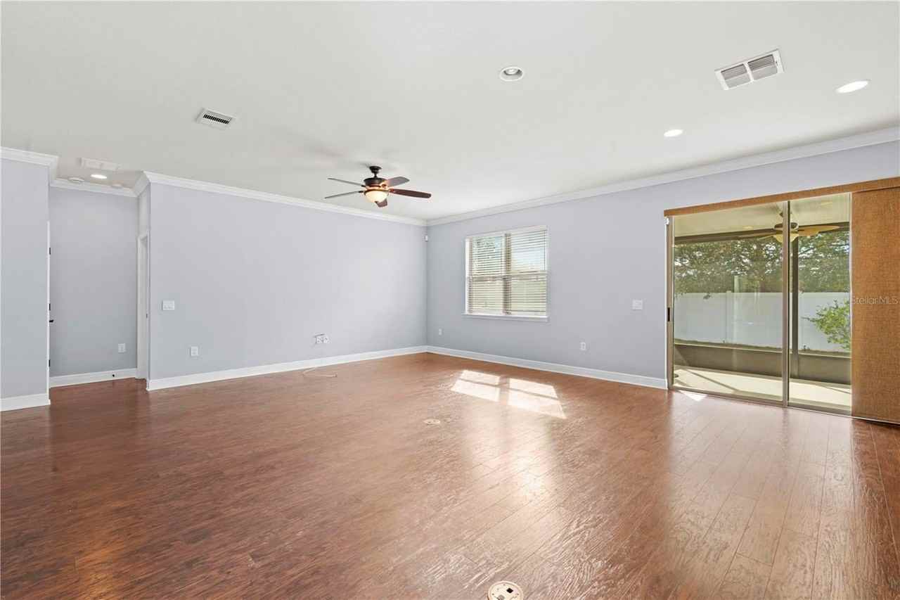 15253 Stone House Dr - Photo 4 of 34