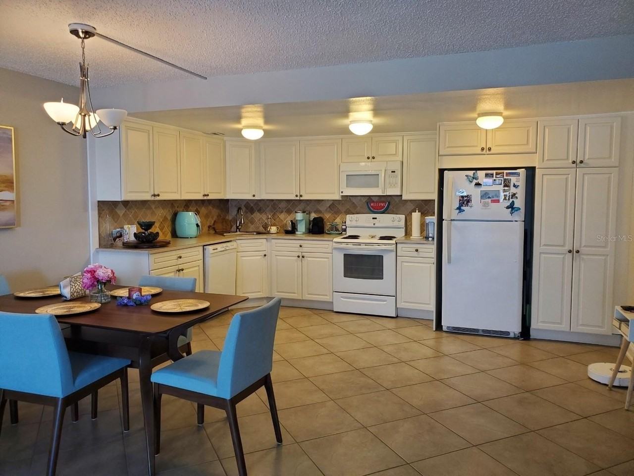 800 South Gulfview Boulevard - Photo 7 of 16