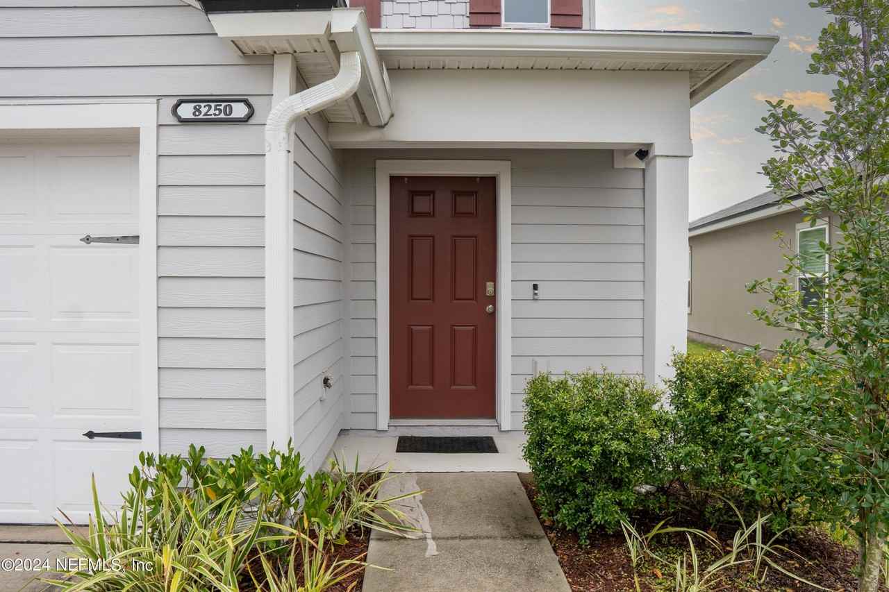 8250 Meadow Walk Ln - Photo 3 of 33