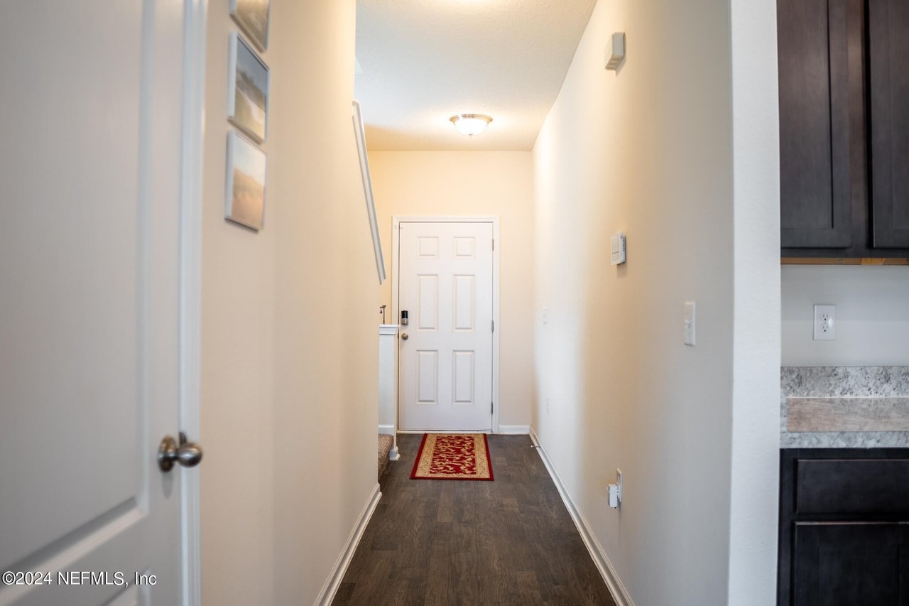 8250 Meadow Walk Ln - Photo 5 of 33