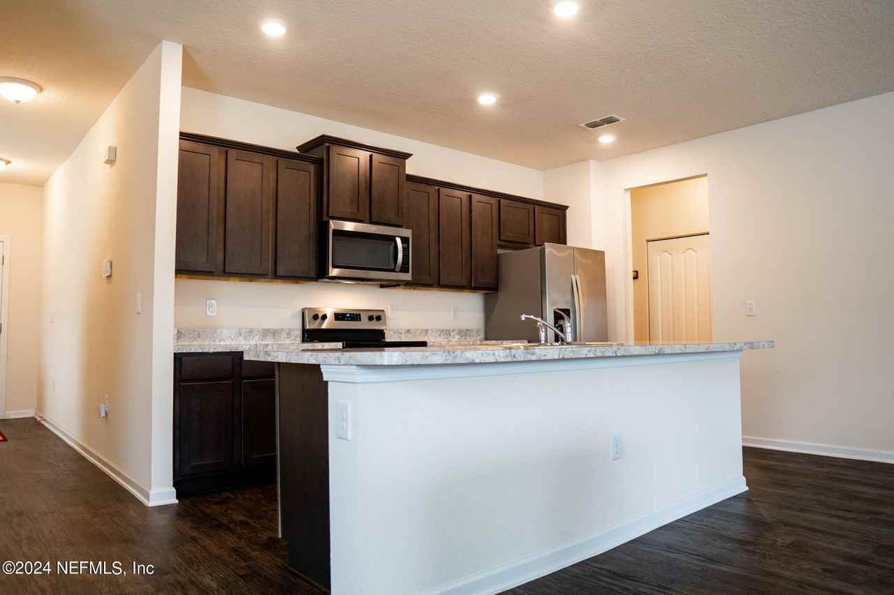 8250 Meadow Walk Ln - Photo 6 of 33