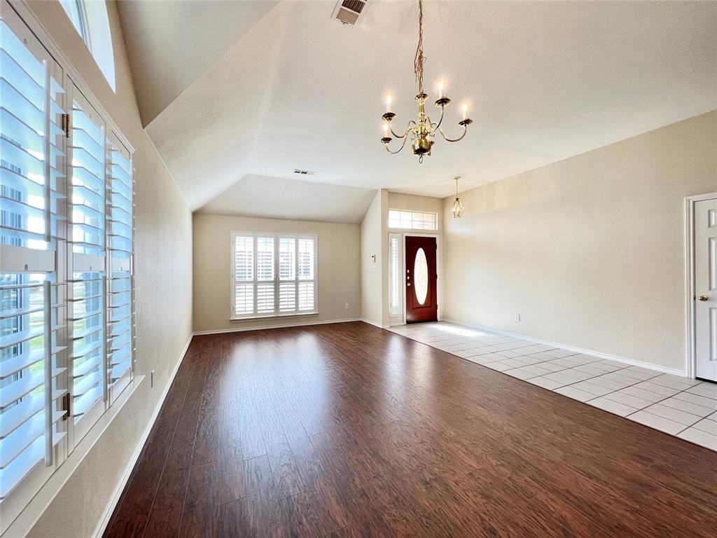 1002 Meandering Dr - Photo 3 of 25