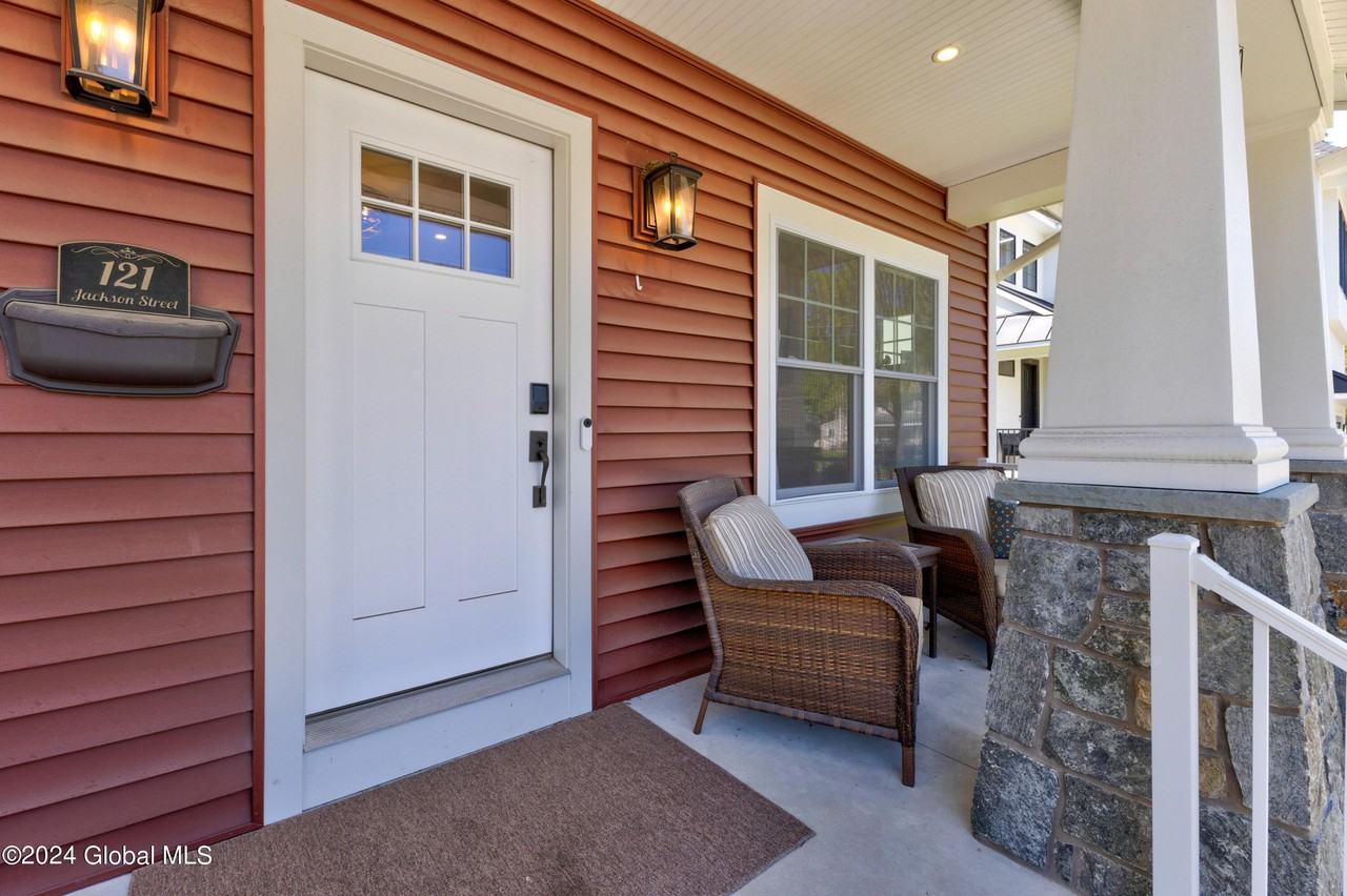 121 Jackson St - Photo 2 of 45