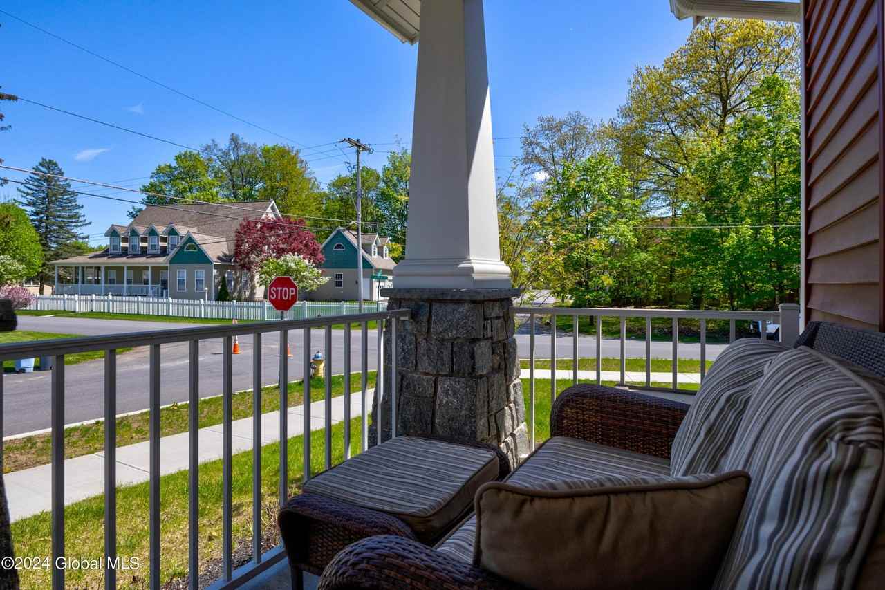 121 Jackson St - Photo 3 of 45