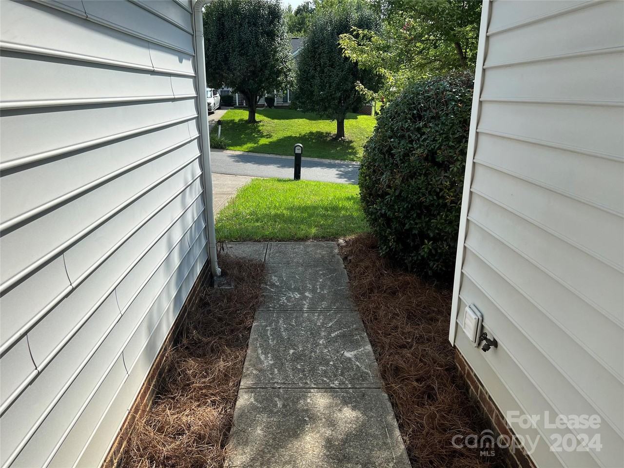 10322 Layton Ridge Ln - Photo 3 of 19