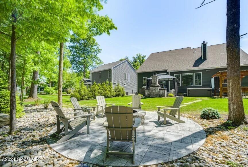 27 Julians Way - Photo 2 of 35