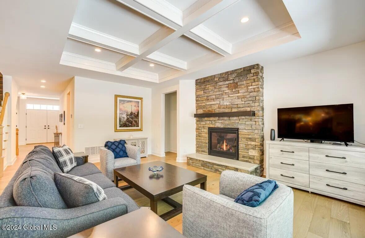 27 Julians Way - Photo 6 of 35