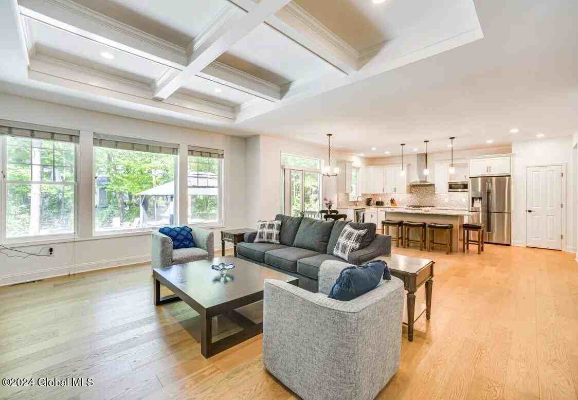 27 Julians Way - Photo 7 of 35