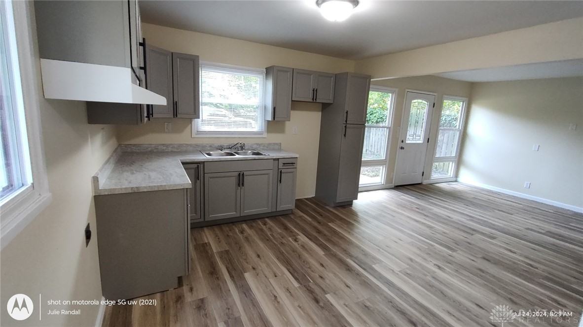 513 Lincoln Ct - Photo 3 of 38