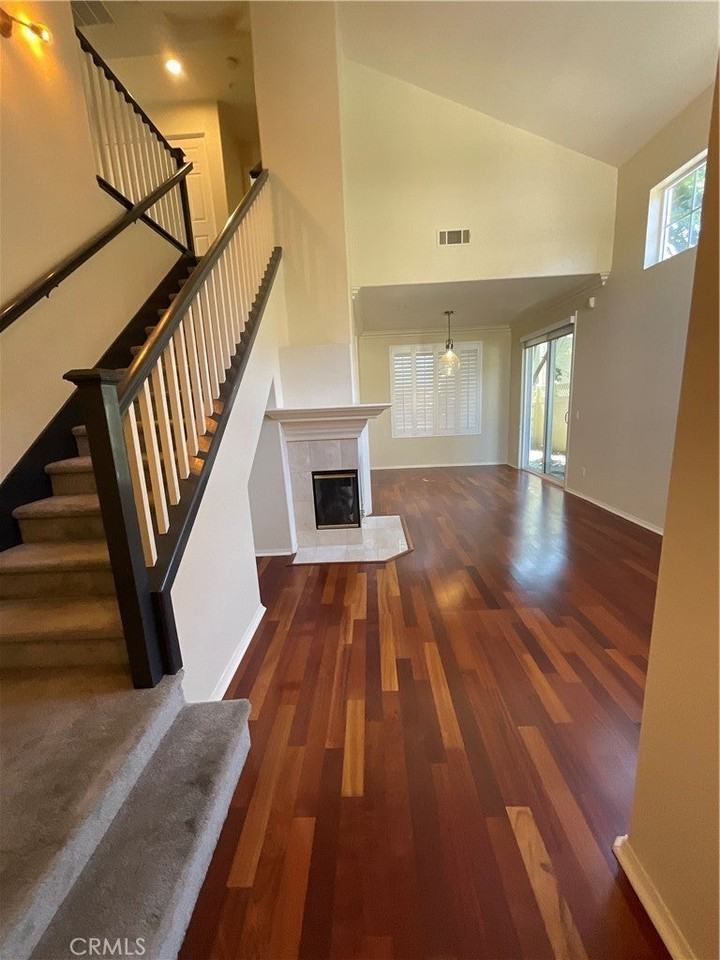 412 Middlebury Ct - Photo 5 of 9