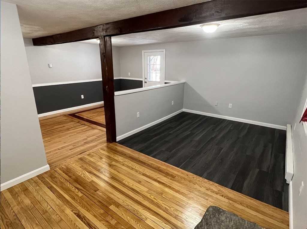 000 Confidential , 4 ##4 - Photo 3 of 12