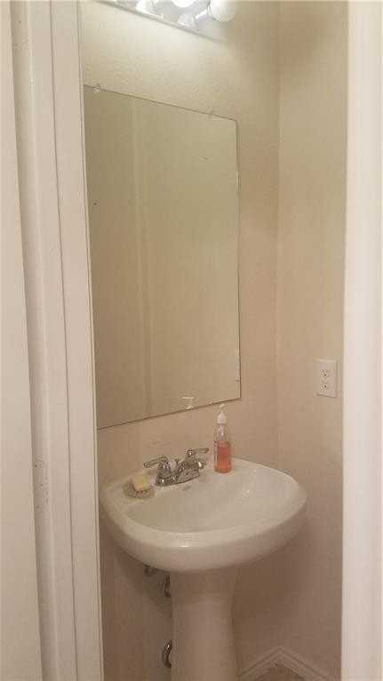 275 Circle Way - Photo 6 of 15