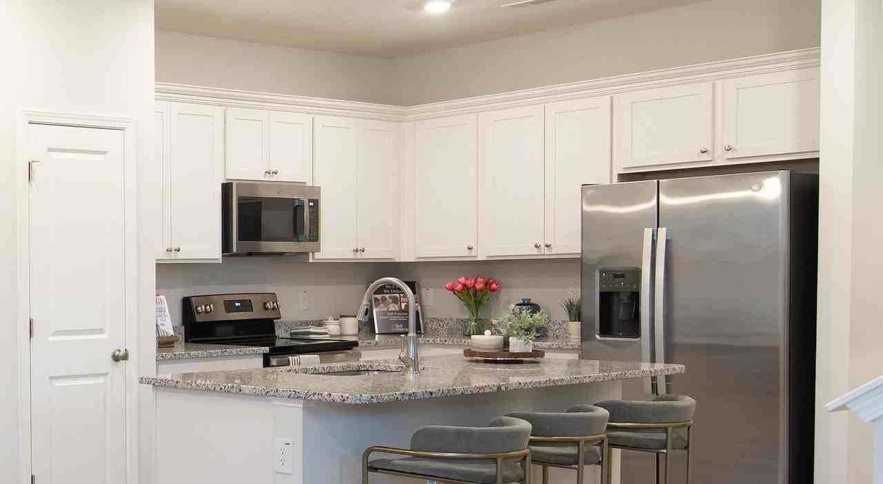 328 Fideaux Blvd - Photo 2 of 10