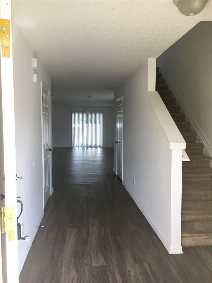 652 Cresting Oak Cir - Photo 3 of 26