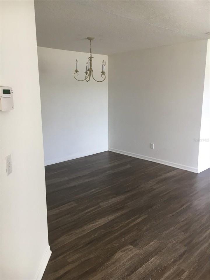 652 Cresting Oak Cir - Photo 4 of 26