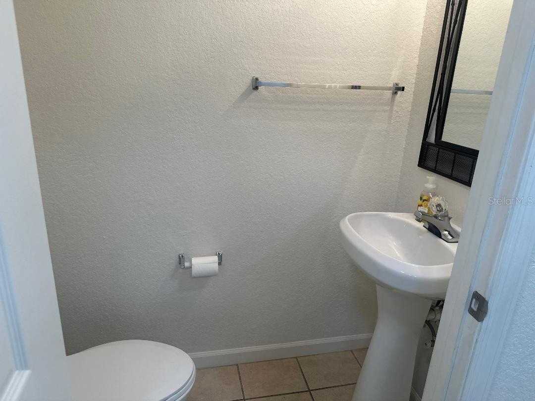 4833 Nw 46th Pl - Photo 4 of 21