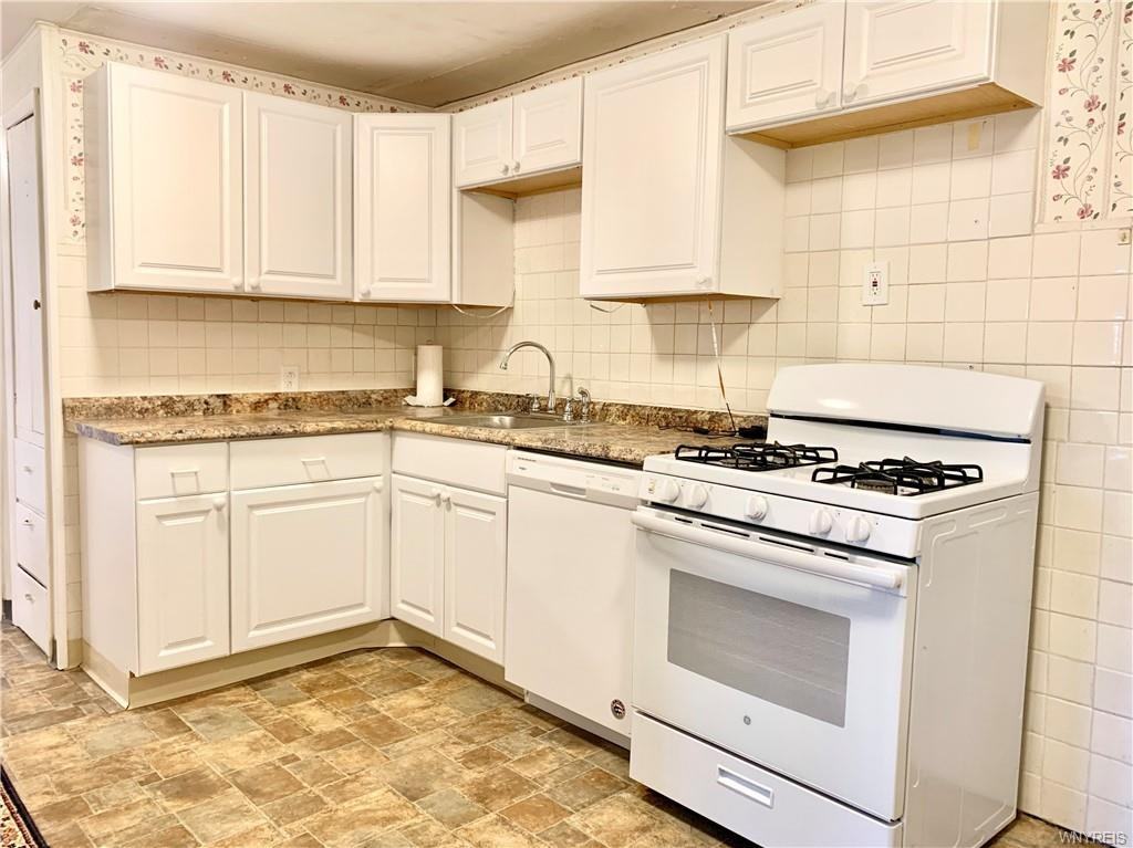 657 Englewood Ave - Photo 2 of 20