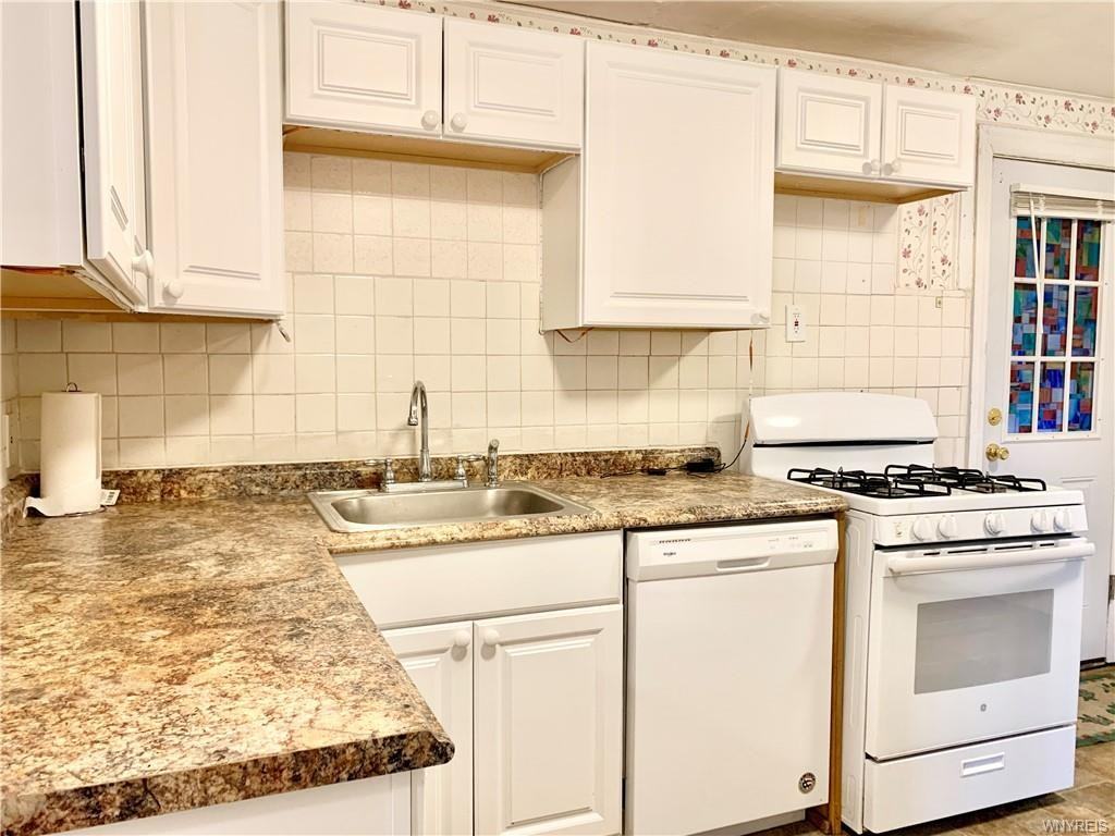 657 Englewood Ave - Photo 3 of 20