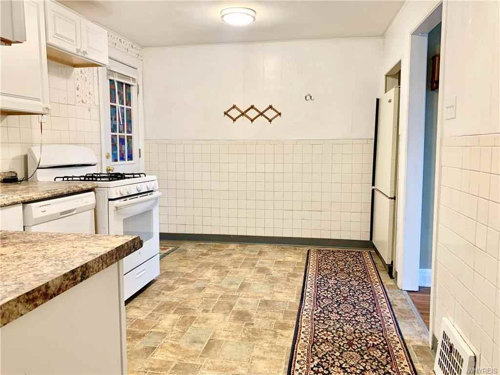 657 Englewood Ave - Photo 4 of 20