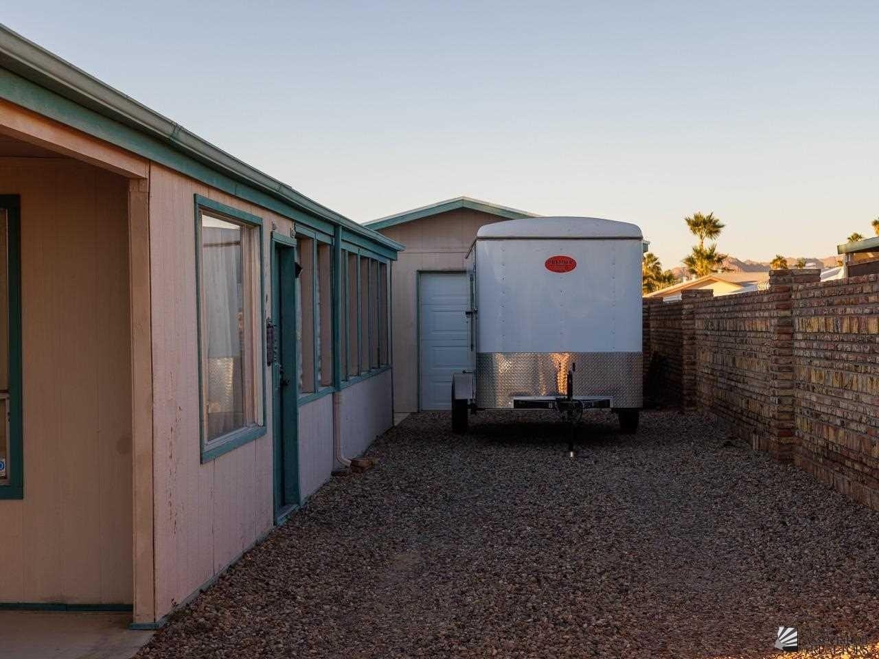 13498 E 49th St - Photo 3 of 32