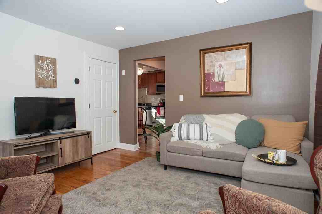 123 N Main St - Photo 5 of 23