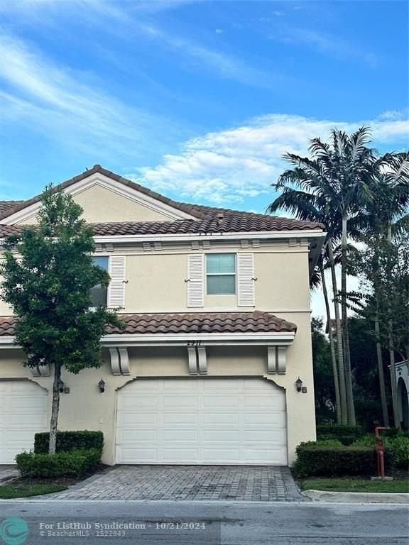 2911 Cascada Isles Way - Photo 3 of 32