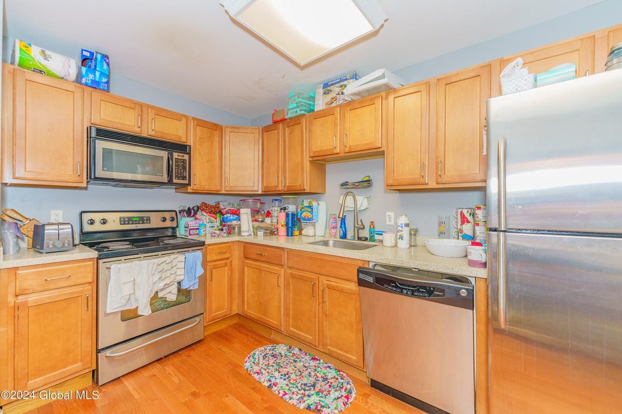 33 N Pearl St - Photo 2 of 10