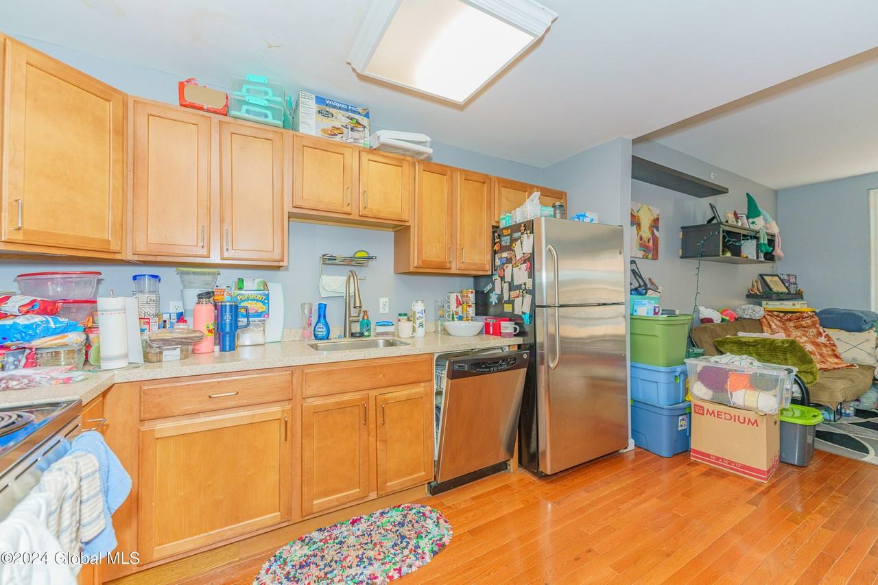 33 N Pearl St - Photo 3 of 10