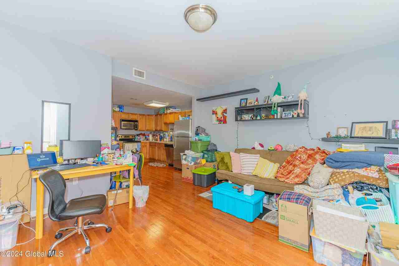 33 N Pearl St - Photo 5 of 10