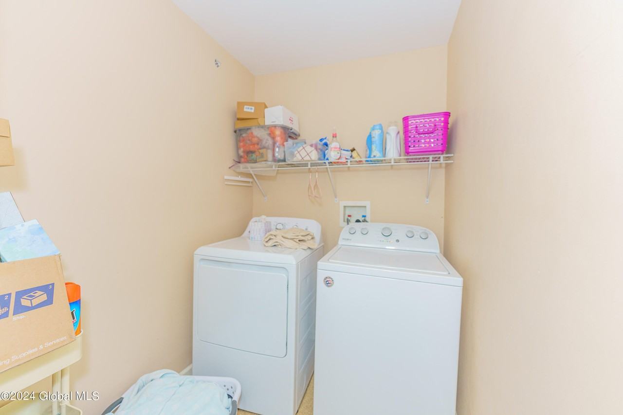 33 N Pearl St - Photo 6 of 10