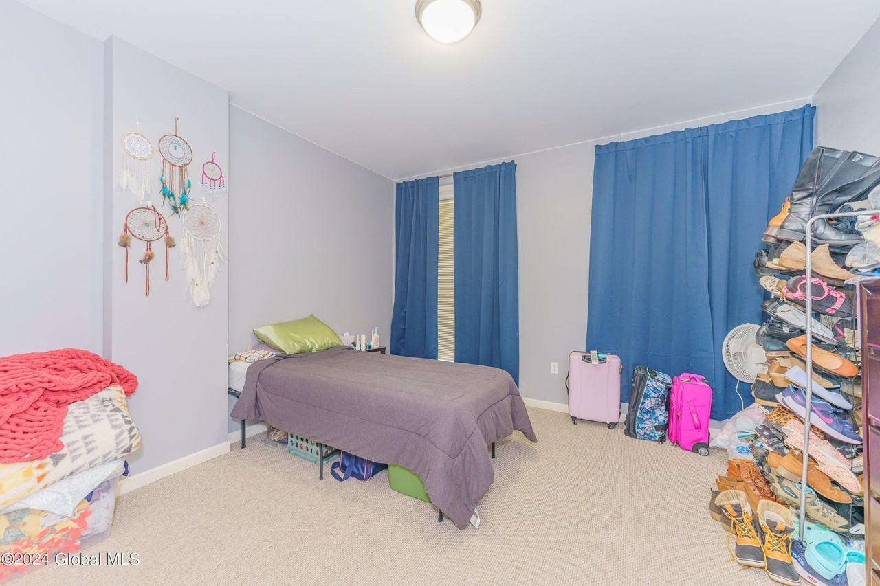 33 N Pearl St - Photo 7 of 10