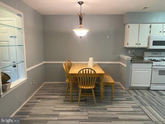 8 Uxbridge Pl - Photo 2 of 13