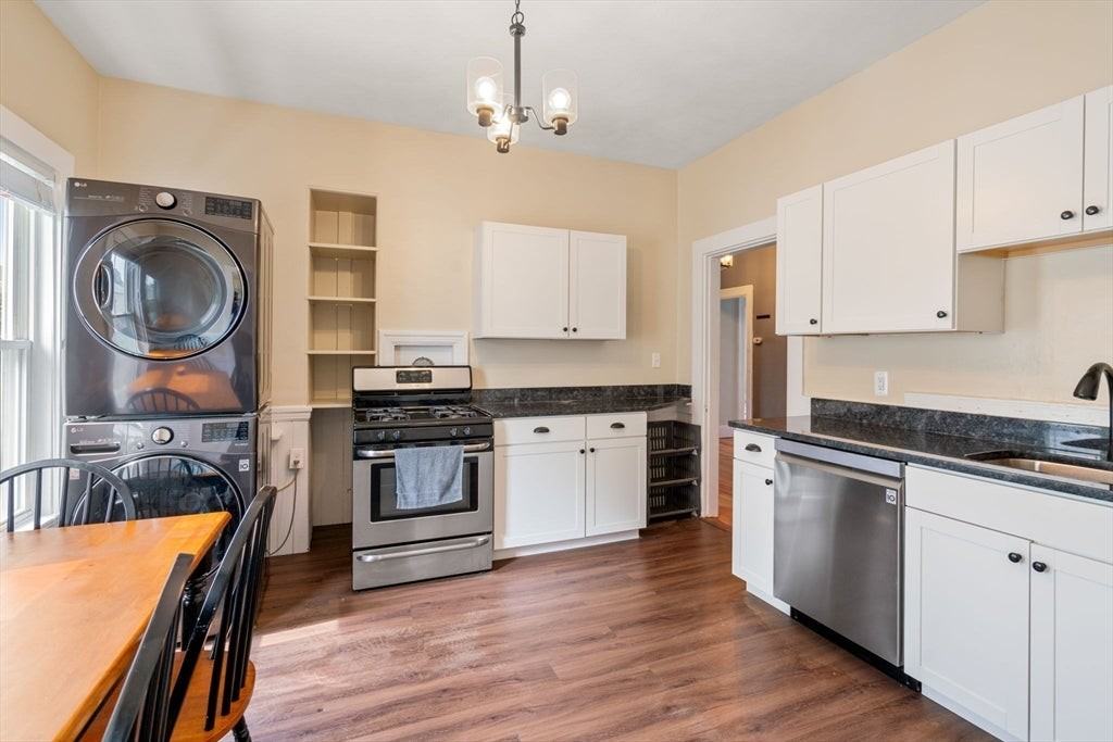 28 Bayard St - Photo 4 of 22