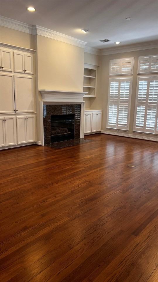 2218 Bancroft St - Photo 3 of 10