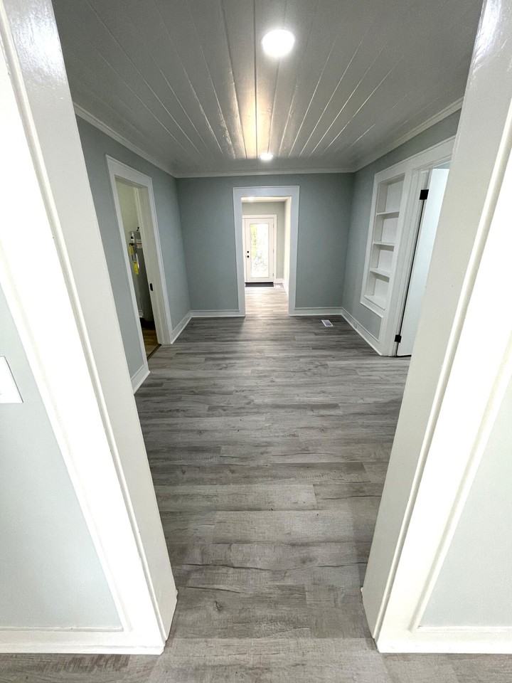 2075 River Rd - Photo 2 of 23