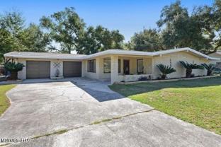 320 Lakeview Blvd - Photo 1 of 1
