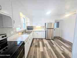 featured image of 978 Main St