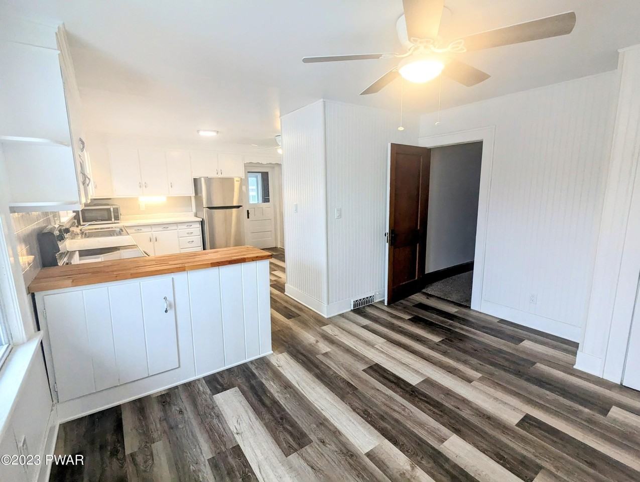 978 Main St - Photo 4 of 16