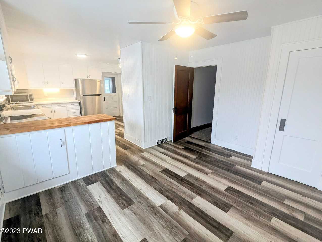 978 Main St - Photo 5 of 16