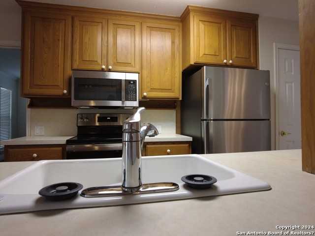 110 Kenwood Ave - Photo 7 of 22