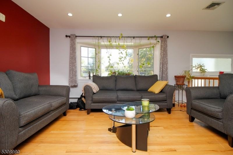 47 Lawrence Rd - Photo 2 of 15